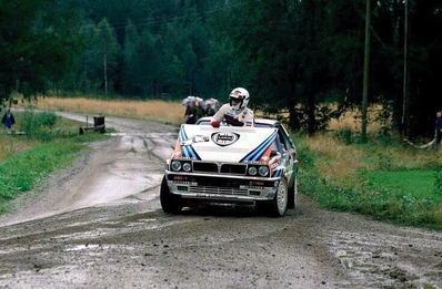 Juha Kankkunen - Juha Piironen
40º 1000 Lakes Rally 1990. Lancia Delta Integrale 16V (TO 23905P). Clasificado 5º.

Del 22 al 27 de Agosto, Jyväskylä, Finlandia.
Superficie: tierra.

El Rally tenia un total de 1604.11 km de los que 527.61 km divididos en 42 tramos eran especiales.

Se inscribieron 192 equipos, tomaron la salida 186, finalizaron 92.@
Palabras clave: ;Juha_Piironen;Lancia;Delta;Integrale;Finlandia;1990;Personajes