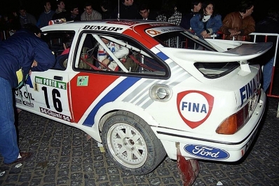 Marc Duez - Alain Lopes
24º Rallye de Portugal Vinho do Porto 1990. Ford Sierra RS Cosworth (JEL-409). Clasificado 8º.
Ford Fina Rally Team

Del 6 al 10 de Marzo, Estoril, Cascais, Lisboa, Portugal.
Superficie: asfalto - tierra.

El Rally tenia un total de 2047.51 Km de los que 556.10 km Km divididos en 39 tramos eran especiales, (uno de ellos fue cancelado SS11 Prestimo de 11.90 Km).

Se inscribieron 108 equipos, tomaron la salida 100, finalizaron 34.@
Palabras clave: Ford;Sierra;Cosworth;Portugal;1990