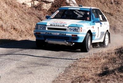Timo Salonen - Voitto Silander
58º Rallye Automobile de Monte-Carlo 1990. Mazda 323 4WD (GJJ-044). Clasificado 8º.

Del 19 al 25 de Enero, Monte-Carlo.
Superficie: asfalto - nieve.

Los equipos en las posiciones 81 o mas no corrieron el último tramo, pero fueron clasificados.
En SS7 Burzet de 43.89 km, entre las 