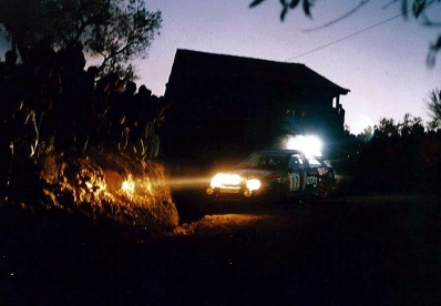 Joaquim Santos - Miguel Oliveira
24º Rallye de Portugal Vinho do Porto 1990. Ford Sierra RS Cosworth. Clasificado 9º.

Del 6 al 10 de Marzo, Estoril, Cascais, Lisboa, Portugal.
Superficie: asfalto - tierra.

El Rally tenia un total de 2047.51 Km de los que 556.10 km Km divididos en 39 tramos eran especiales, (uno de ellos fue cancelado SS11 Prestimo de 11.90 Km).

Se inscribieron 108 equipos, tomaron la salida 100, finalizaron 34.@
Palabras clave: ;Ford;Sierra;Cosworth;Portugal;1990