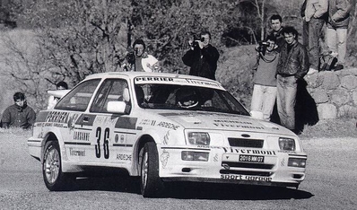 Jean-Paul Ayme - Brigitte Ayme
58º Rallye Automobile de Monte-Carlo 1990. Ford Sierra Cosworth (2016 MM 07). Clasificado 85º.

Del 19 al 25 de Enero, Monte-Carlo.
Superficie: asfalto - nieve.

Los equipos en las posiciones 81 o mas no corrieron el último tramo, pero fueron clasificados.
En SS7 Burzet de 43.89 km, entre las "Cascade du Ray-Pic" y el pequeño pueblo de Péreyres, el Renault 5 GT Turbo (3110 RV 86) pilotado por Jean-Claude Bertaudiére se salió de la carretera cayendo por un barranco de 200 metros de profundidad. Su copiloto, Francis Malaussène, no sobrevivió al accidente, D.E.P. / R.I.P.

El Rally tenia un total de 3231.94 km de los que 604.63 km divididos en 28 tramos eran especiales (2 de ellos fueron canceladas SS8 Chateau de Boulogne - Lyas de 30 Km y SS19 Bif D53/D22 - Peille 1 de 18.32 Km).

Se inscribieron 180 equipos, tomaron la salida 178, finalizaron 112
@
Palabras clave: Ford;Sierra;Cosworth;Montecarlo;1990