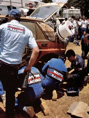 Asistencia del Equipo Martini Lancia en el 38º Marlboro Safari Rally 1990
En el Lancia Delta Integrale 16v de Massimo 