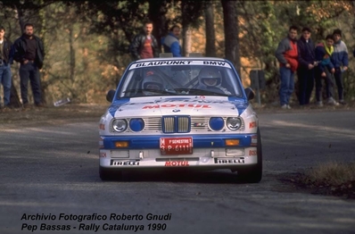 Pep Bassas - Antonio Rodrí­guez
26º Rallye Catalunya - Costa Brava 1990. BMW M3 E30 (3-M-P-6111). Abandonó por la transmisión del coche.

Del 15 al 17 de Febrero, Lloret de Mar, Girona, Catalunya, España.
Superficie: asfalto - tierra.

El Rally tenia un total de 1140 km de los que 460.42 km divididos en 29 tramos eran especiales.

Tomaron la salida 90 equipos, finalizaron 29.

© Roberto Gnudi.
@@
Palabras clave: Pep_Bassas;BMW;Catalunya;Costa_Brava;1990;España;Spain