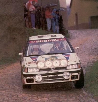 Markku Alén - Ilkka Kivimäki
32º Rallye Sanremo - Rallye d'Italia 1990. Subaru Legacy RS. Abandonó por la transmisión del coche en SS6 San Luce de 11.90 km.

Del 14 al 18 de Octubre, Sanremo, Italia.
Superficie: asfalto - tierra.

El Rally tenía un total de 2236.63 km de los que 614.95 km divididos en 35 tramos eran especiales.

Tomaron la salida 104 equipos, finalizaron 47.@
Palabras clave: Markku_Alen;Subaru;Legacy;Sanremo;1990