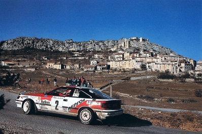 Carlos Sainz Cenamor - Luà­s Moya
59º Rallye Automobile de Monte-Carlo 1991. Toyota Celica GT-4 "ST165" (K-AM 1239). Clasificado 1º.

Del 24 al 30 de Enero, Monte-Carlo.
Superficie: asfalto - nieve.

El Rally tenia un total de 3390.27 km de los que 628.64 km divididos en 27 tramos eran especiales.

Tomaron la salida 167 equipos, finalizaron 75.@
Palabras clave: ;Montecarlo;Toyota;Celica;1991