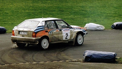 Juha Kankkunen - Juha Piironen
47º Lombard RAC Rally 1991. Lancia Delta Integrale 16V (TO 76853R). Clasificado 1º.

Del 24 al 28 de Noviembre, Harrogate, Yorkshire, Inglaterra.
Superficie: tierra.

El Rally tenia un total de 2355.31 Km de los que 565,51 Km divididos en 37 tramos eran especiales.

Se inscribieron 160 equipos, tomaron la salida 151, finalizaron 82.@
Palabras clave: ;Juha_Piironen;Lancia;Delta;Integrale;RAC_Rally;Lombard;Gran_Bretaña;1991