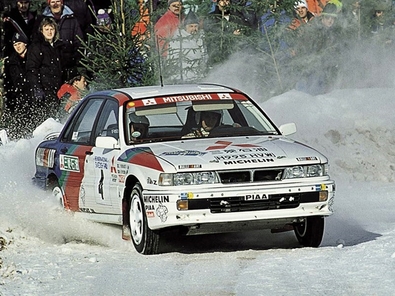 Kenneth Eriksson - Staffan Parmander
40º Internacional Suecia Rally 1991. Mitsubishi Galant VR-4 (H995 HVW). Clasificado 1º.

Del 16 al 18 de Febrero, Karlstad, Suecia.
Superficie: nieve - nieve.

El Rally tenia un total de 1475.10 km de los que 519.90 km divididos en 29 tramos eran especiales.

Se inscribieron 108 equipos, tomaron la salida 108, finalizaron 74.@
Palabras clave: ;Mitsubishi;Galant;VR-4;Suecia;1991;Nieve