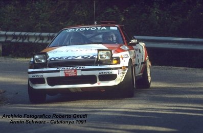 Armin Schwarz - Arne Hertz
27º Rallye España - Catalunya Costa Brava 1991. Toyota Celica GT-4 -ST165- (K-AM 2590). Clasificado 1º.

Del 10 al 13 de Noviembre, Lloret de Mar, Girona, Catalunya, España.
Superficie: asfalto - tierra.

El Rally tenia un total de 1606.98 km de los que 594.01 km divididos en 35 tramos eran especiales, (2 de ellas fueron canceladas SS4 Sant Hilari - Osor de 13.57 Km y SS29 Riera de Merles de 14.36 Km).

Tomaron la salida 76 equipos, finalizaron 33.

© Roberto Gnudi.@@
Palabras clave: Armin_Schwarz;Toyota;Celica;Catalunya;Costa_Brava;1991