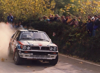 Juha Kankkunen - Juha Piironen
27º Rallye España - Catalunya Costa Brava 1991. Lancia Delta Integrale 16V (TO 76856R). Clasificado 2º.

Primer año válido para el Campeonato Mundial de Rallyes.

Del 10 al 13 de Noviembre, Lloret de Mar, Girona, Catalunya, España.
Superficie: asfalto - tierra.

El Rally tenia un total de 1606.98 km de los que 594.01 km divididos en 35 tramos eran especiales, (2 de ellos fueron cancelados SS4 Sant Hilari - Osor de 13.57 Km y SS29 Riera de Merles de 14.36 Km).

Tomaron la salida 76 equipos, finalizaron 33.

Foto en SS33 El Sobirà de 30.25 km.

© Joan Al
@@
Palabras clave: ;Lancia;Delta;Integrale;Catalunya;1991;Spain;España