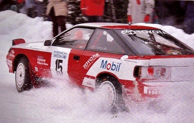 Mats Jonsson - Lars Backman
40º Internacional Suecia Rally 1991. Toyota Celica GT-4 -ST165- (K-AM 5803). Clasificado 2º.

Del 16 al 18 de Febrero, Karlstad, Suecia.
Superficie: nieve - nieve.

El Rally tenia un total de 1475.10 km de los que 519.90 km divididos en 29 tramos eran especiales.

Se inscribieron 108 equipos, tomaron la salida 108, finalizaron 74.@
Palabras clave: Toyota;Celica;GT-4;ST165;Suecia;1991;Nieve