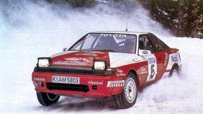 Mats Jonsson - Lars Backman
40º Internacional Suecia Rally 1991. Toyota Celica GT-4 -ST165- (K-AM 5803). Clasificado 2º.

Del 16 al 18 de Febrero, Karlstad, Suecia.
Superficie: nieve - nieve.

El Rally tenia un total de 1475.10 km de los que 519.90 km divididos en 29 tramos eran especiales.

Se inscribieron 108 equipos, tomaron la salida 108, finalizaron 74.@
Palabras clave: Toyota;Celica;GT-4;ST165;Suecia;1991;Nieve