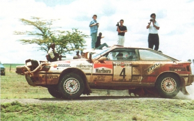 Mikael Ericsson - Claes Billstam
39º Martini Safari Rally Kenya 1991. Toyota Celica GT-4 -ST165- (K-AM 3761). Clasificado 2º.
Toyota Kenya

Del 27 de Marzo al 1 de Abril, Nairobi, Kenya, África.
Superficie: tierra.

El Rally tenia un total de 4520.76 km con 79 controles horarios.

Tomaron la salida 57 equipos, finalizaron 27.@
Palabras clave: Toyota;Celica;ST165;Safari;1991