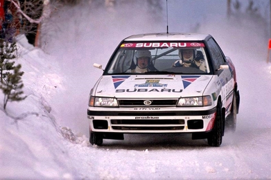 Markku Alen - Ilkka Kivimaki
40º Internacional Suecia Rally 1991. Subaru Legacy RS (G 171 YUD). Clasificado 3º.

Del 16 al 18 de Febrero, Karlstad, Suecia.
Superficie: nieve - nieve.

El Rally tenia un total de 1475.10 km de los que 519.90 km divididos en 29 tramos eran especiales.

Se inscribieron 108 equipos, tomaron la salida 108, finalizaron 74.@
Palabras clave: Markku_Alen;Subaru;Legacy;Suecia;1991;Nieve