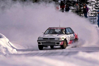 Markku Alen - Ilkka Kivimaki
40º Internacional Suecia Rally 1991. Subaru Legacy RS (G 171 YUD). Clasificado 3º.

Del 16 al 18 de Febrero, Karlstad, Suecia.
Superficie: nieve - nieve.

El Rally tenia un total de 1475.10 km de los que 519.90 km divididos en 29 tramos eran especiales.

Se inscribieron 108 equipos, tomaron la salida 108, finalizaron 74.@
Palabras clave: Markku_Alen;Subaru;Legacy;Suecia;1991;Nieve