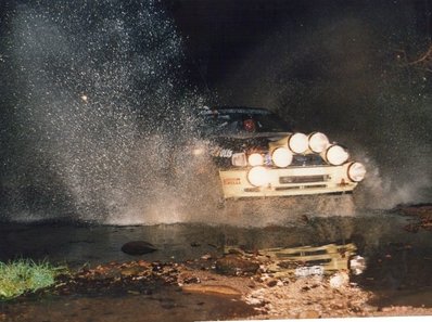 François Delecour - Daniel Grataloup
27º Rallye España - Catalunya Costa Brava 1991. Ford Sierra RS Cosworth 4x4 (H315 MTW). Clasificado 3º.

Del 10 al 13 de Noviembre, Lloret de Mar, Girona, Catalunya, España.
Superficie: asfalto - tierra.

El Rally tenia un total de 1606.98 km de los que 594.01 km divididos en 35 tramos eran especiales, (2 de ellos fueron cancelados SS4 Sant Hilari - Osor de 13.57 Km y SS29 Riera de Merles de 14.36 Km).

Tomaron la salida 76 equipos, finalizaron 33.

Foto en SS30 Vallclara - Bancells de 21.17 km.
© Joan Al
@
Palabras clave: François_delecour;Ford;Sierra;Cosworth;1991;Catalunya