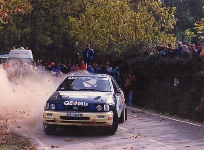 François Delecour - Daniel Grataloup
27º Rallye España - Catalunya Costa Brava 1991. Ford Sierra RS Cosworth 4x4 (H315 MTW). Clasificado 3º.

Del 10 al 13 de Noviembre, Lloret de Mar, Girona, Catalunya, España.
Superficie: asfalto - tierra.

El Rally tenia un total de 1606.98 km de los que 594.01 km divididos en 35 tramos eran especiales, (2 de ellos fueron cancelados SS4 Sant Hilari - Osor de 13.57 Km y SS29 Riera de Merles de 14.36 Km).

Tomaron la salida 76 equipos, finalizaron 33.

Foto en SS33 El Sobirà  de 30.25 km.
© Joan Al
@
Palabras clave: François_delecour;Ford;Sierra;Cosworth;1991;Catalunya