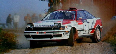 Carlos Sainz Cenamor - Luís Rodríguez Moya
41º 1000 Lakes Rally 1991. Toyota Celica GT-4 -ST165- (K-AM 8798). Clasificado 4º.

Del 22 al 25 de Agosto, Laajavuori, Jyväskylä, Finlandia.
Superficie: tierra.

El Rally tenia un total de 1660.31 km de los que 524.26 km divididos en 42 tramos eran especiales.

Se inscribieron 148 equipos, finalizaron 88.@
Palabras clave: ;Luis_Moya;Toyota;Celica;ST165;Finlandia;1991