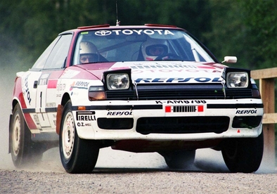 Carlos Sainz Cenamor - Luís Rodríguez Moya
41º 1000 Lakes Rally 1991. Toyota Celica GT-4 -ST165- (K-AM 8798). Clasificado 4º.

Del 22 al 25 de Agosto, Laajavuori, Jyväskylä, Finlandia.
Superficie: tierra.

El Rally tenia un total de 1660.31 km de los que 524.26 km divididos en 42 tramos eran especiales.

Se inscribieron 148 equipos, finalizaron 88.@
Palabras clave: ;Luis_Moya;Toyota;Celica;ST165;Finlandia;1991