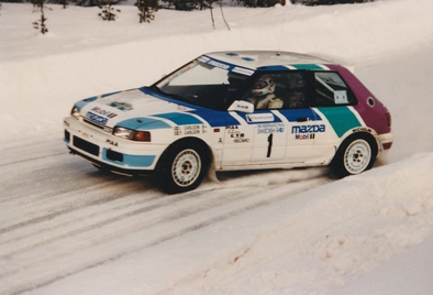 Ingvar Carlsson - Per Carlsson
40º Internacional Suecia Rally 1991. Mazda 323 GTX (JYS 156). Clasificado 4º.

Del 16 al 18 de Febrero, Karlstad, Suecia.
Superficie: nieve - nieve.

El Rally tenia un total de 1475.10 km de los que 519.90 km divididos en 29 tramos eran especiales.

Se inscribieron 108 equipos, tomaron la salida 108, finalizaron 74.@
Palabras clave: ;Mazda;GTX;Suecia;1991;Nieve
