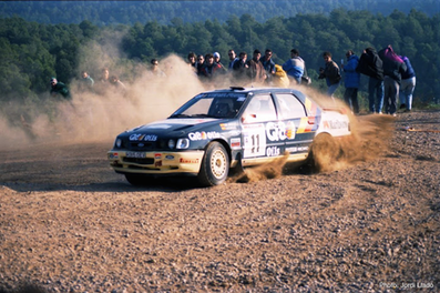 Mia Bardolet - Antonio Rodrí­guez
27º Rallye Catalunya - Costa Brava - Rallye de España 1991. Ford Sierra RS Cosworth 4x4 (H315 OEV). Clasificado 4º.
Q8 Team Ford

Primer año válido para el Campeonato Mundial de Rallyes.

Del 10 al 13 de Noviembre, Lloret de Mar, Girona, Catalunya, España.
Superficie: asfalto - tierra.

El Rally tenia un total de 1606.98 km de los que 594.01 km divididos en 35 tramos eran especiales (2 de ellos fueron cancelados SS4 Sant Hilari - Osor de 13.57 Km y SS29 Riera de Merles de 14.36 Km).

Tomaron la salida 76 equipos, finalizaron 33.

© Jordi Llado
@
Palabras clave: Ford;Sierra;Cosworth;Catalunya;Costa_Brava;1991;España;Spain