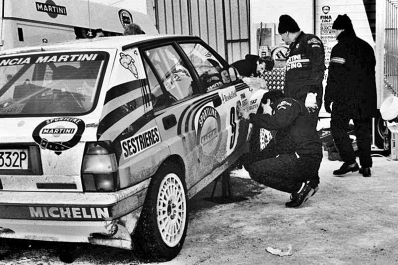 Asistencia del Equipo Martini Lancia en el 59º Rallye Automobile de Monte-Carlo 1991
En el Lancia Delta Integrale 16V (TO 92332P) de Juha Kankkunen - Juha Piironen, clasificado 5º.

Del 24 al 30 de Enero, Monte-Carlo.
Superficie: asfalto - nieve.

El Rally tenia un total de 3390.27 km de los que 628.64 km divididos en 27 tramos eran especiales.

Tomaron la salida 167 equipos, finalizaron 75.@
Palabras clave: ;Lancia;Delta;Integrale;Montecarlo;1991;Asistencias