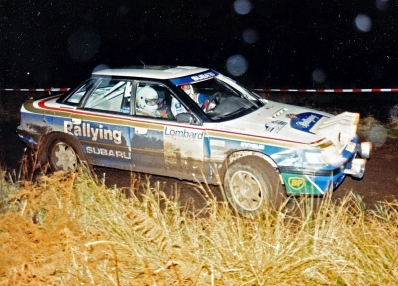 Ari Vatanen - Bruno Berglund
47º Lombard RAC Rally 1991. Subaru Legacy RS (H641 JBW). Clasificado 5º.

Del 24 al 28 de Noviembre, Harrogate, Yorkshire, Inglaterra.
Superficie: tierra.

El Rally tenia un total de 2355.31 Km de los que 565,51 Km divididos en 37 tramos eran especiales.

Se inscribieron 160 equipos, tomaron la salida 151, finalizaron 82.@
Palabras clave: ;Subaru;Legacy;RAC_Rally;Lombard;Gran_Bretaña;1991