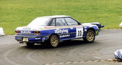Ari Vatanen - Bruno Berglund
47º Lombard RAC Rally 1991. Subaru Legacy RS (H641 JBW). Clasificado 5º.

Del 24 al 28 de Noviembre, Harrogate, Yorkshire, Inglaterra.
Superficie: tierra.

El Rally tenia un total de 2355.31 Km de los que 565,51 Km divididos en 37 tramos eran especiales.

Se inscribieron 160 equipos, tomaron la salida 151, finalizaron 82.@
Palabras clave: ;Subaru;Legacy;RAC_Rally;Lombard;Gran_Bretaña;1991