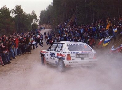 Andrea Aghini - Sauro Farnocchia
27º Rallye España - Catalunya Costa Brava 1991. Lancia Delta Integrale 16V (TO 99928R). Clasificado 5º.

Del 10 al 13 Noviembre, Lloret de Mar, Catalunya, España.
Superficie: Asfalto - tierra.

El Rally tenia un total de 1606.98 km de los que 566.1 km divididos en 35 tramos eran especiales, (2 de ellas fueron canceladas SS4 Sant Hilari - Ossor de 13.57 Km y SS29 Riera de Merles de 14.36 Km).

Tomaron la salida 76 equipos, finalizaron 33.

© Joan Al
@
Palabras clave: Andrea_Aghini;Lancia;Delta;Integrale;Catalunya;1991