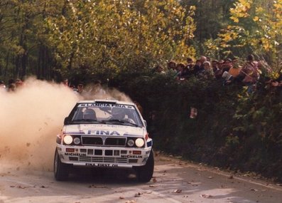 Andrea Aghini - Sauro Farnocchia
27º Rallye España - Catalunya Costa Brava 1991. Lancia Delta Integrale 16V (TO 99928R). Clasificado 5º.

Del 10 al 13 Noviembre, Lloret de Mar, Catalunya, España.
Superficie: Asfalto - tierra.

El Rally tenia un total de 1606.98 km de los que 566.1 km divididos en 35 tramos eran especiales, (2 de ellas fueron canceladas SS4 Sant Hilari - Ossor de 13.57 Km y SS29 Riera de Merles de 14.36 Km).

Tomaron la salida 76 equipos, finalizaron 33.

© Joan Al
@
Palabras clave: Andrea_Aghini;Lancia;Delta;Integrale;Catalunya;1991