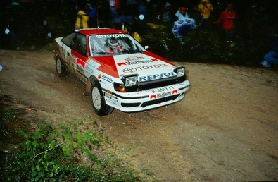 Carlos Sainz Cenamor - Luà­s Moya
33º Rallye Sanremo - Rallye d'Italia 1991. Toyota Celica GT-4 (ST165). Clasificado 6º.
El Rally tenia un total de 2185.96 km de los que 572.91 divididos en 31 tramos, eran especiales.
Tomaron la salida 87 equipos, finalizaron 40.@
Palabras clave: ;Toyota;Celica;ST165;Sanremo;1991