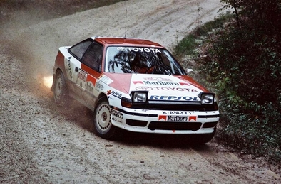 Carlos Sainz Cenamor - Luà­s Moya
33º Rallye Sanremo - Rallye d'Italia 1991. Toyota Celica GT-4 (ST165). Clasificado 6º.
El Rally tenia un total de 2185.96 km de los que 572.91 divididos en 31 tramos, eran especiales.
Tomaron la salida 87 equipos, finalizaron 40.@
Palabras clave: ;Toyota;Celica;ST165;Sanremo;1991