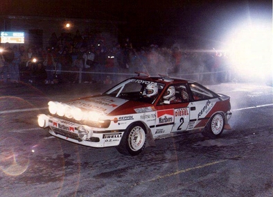 Carlos Sainz Cenamor - Luà­s Moya
33º Rallye Sanremo - Rallye d'Italia 1991. Toyota Celica GT-4 (ST165). Clasificado 6º.
El Rally tenia un total de 2185.96 km de los que 572.91 divididos en 31 tramos, eran especiales.
Tomaron la salida 87 equipos, finalizaron 40.@
Palabras clave: ;Toyota;Celica;ST165;Sanremo;1991