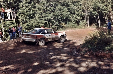 Carlos Sainz Cenamor - Luà­s Moya
33º Rallye Sanremo - Rallye d'Italia 1991. Toyota Celica GT-4 (ST165). Clasificado 6º.
El Rally tenia un total de 2185.96 km de los que 572.91 divididos en 31 tramos, eran especiales.
Tomaron la salida 87 equipos, finalizaron 40.@
Palabras clave: ;Toyota;Celica;ST165;Sanremo;1991