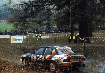 François Delecour - Daniel Grataloup
47º Lombard RAC Rally 1991. Ford Sierra RS Cosworth 4x4 (A1 FMC). Clasificado 6º.

Del 24 al 28 de Noviembre, Harrogate, Yorkshire, Inglaterra.
Superficie: tierra.

El Rally tenia un total de 2355.31 Km de los que 565,51 Km divididos en 37 tramos eran especiales.

Se inscribieron 160 equipos, tomaron la salida 151, finalizaron 82.@
Palabras clave: ;Ford;Sierra;Cosworth;Gran_Bretaña;RAC_Rally;Lombard;1991