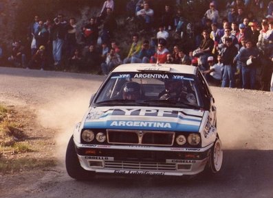 Jorge Recalde - Martin Christie
27º Rallye España - Catalunya Costa Brava 1991. Lancia Delta Integrale 16V (TO 40002P). Clasificado 6º.

Del 10 al 13 de Noviembre, Lloret de Mar, Girona, Catalunya, España.
Superficie: asfalto - tierra.

Del 10 al 13 de Noviembre, Lloret de Mar, Girona, Catalunya, España.
Superficie: asfalto - tierra.

El Rally tenia un total de 1606.98 km de los que 594.01 km divididos en 35 tramos eran especiales, (2 de ellas fueron canceladas SS4 Sant Hilari - Osor de 13.57 Km y SS29 Riera de Merles de 14.36 Km).

Tomaron la salida 76 equipos, finalizaron 33.

© Joan Al
SS16 Coll de Merolla de 14,10Km
@@
Palabras clave: Jorge_Recade;Lancia;Delta;Integrale;Catalunya;1991