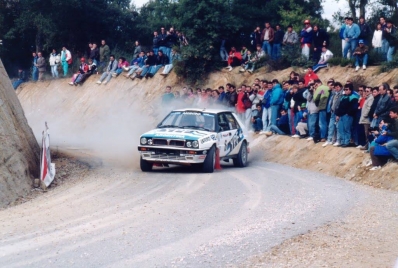 Jorge Recalde - Martin Christie
27º Rallye España - Catalunya Costa Brava 1991. Lancia Delta Integrale 16V (TO 40002P). Clasificado 6º.

Del 10 al 13 de Noviembre, Lloret de Mar, Girona, Catalunya, España.
Superficie: asfalto - tierra.

El Rally tenia un total de 1606.98 km de los que 594.01 km divididos en 35 tramos eran especiales, (2 de ellas fueron canceladas SS4 Sant Hilari - Osor de 13.57 Km y SS29 Riera de Merles de 14.36 Km).

Tomaron la salida 76 equipos, finalizaron 33.@
Palabras clave: Jorge_Recalde;Lancia;Delta;Integrale;Catalunya;1991
