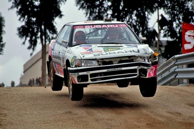 François Chatriot - Michel Perin
25º Rallye de Portugal - Vinho do Porto 1991. Subaru Legacy RS (H640 JBW). Clasificado 6º.
Subaru Rally Team Europe

Del 5 al 9 de Marzo, Portugal.
Superficie: asfalto - tierra.

El Rally tenia un total de 2041.26 Km de los que 564.20 Km divididos en 38 tramos eran especiales (2 de ellos fueron cancelados SS2 Gradil de 9 Km y SS28 Viseu de 29.90 Km).

Se inscribieron 106 equipos, tomaron la salida 95, finalizaron 28.@
Palabras clave: Subaru;Legacy;Portugal;1991