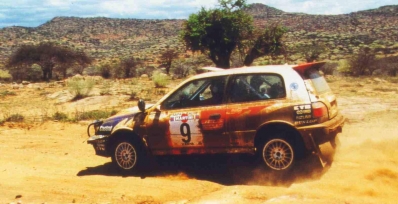 Mike Kirkland - Surinder Thatthi
39º Martini Safari Rally Kenya 1991. Nissan Sunny GTI-R (H3 NME). Clasificado 7º.
Nissan Motorsports Europe

Del 27 de Marzo al 1 de Abril, Nairobi, Kenya, África.
Superficie: tierra.

El Rally tenia un total de 4520.76 km con 79 controles horarios.

Tomaron la salida 57 equipos, finalizaron 27.@
Palabras clave: Safari;Nissan;Sunny;1991