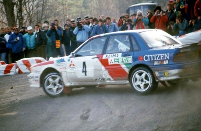 Timo Salonen - Voitto Silander
59º Rallye Automobile de Monte-Carlo 1991. Mitsubishi Galant VR-4. Clasificado 8º.
El Rally tenia un total de 3390 km de los que 625.89 km divididos en 27 tramos, eran especiales.
Tomaron la salida 165 equipos, finalizaron 75.@
Palabras clave: Timo_Salonen;Montecarlo;Mitsubishi;Galant;VR-4;1991