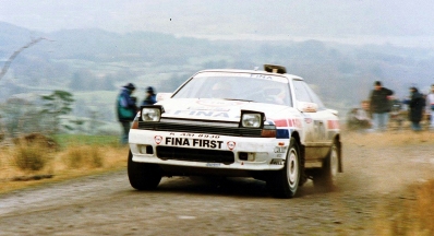 Marc Duez - Klaus Wicha
47º Lombard RAC Rally 1991. Toyota Celica GT-4 -ST165-(K-AM 8930). Clasificado 8º.

Del 24 al 28 de Noviembre, Harrogate, Yorkshire, Inglaterra.
Superficie: tierra.

El Rally tenia un total de 2355.31 Km de los que 565,51 Km divididos en 37 tramos eran especiales.

Se inscribieron 160 equipos, tomaron la salida 151, finalizaron 82.@
Palabras clave: ;Toyota;Celica;GT-4;ST165;Gran_Bretaña;RAC_Rally;Lombard;1991