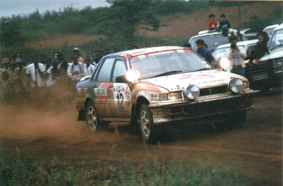 Kenjiro Shinozuka - John Meadows
39º Martini Safari Rally Kenya 1991. Mitsubishi Galant VR-4 (KNY79SO710). Clasificado 8º.
Mitsubishi Oil Ralliart

Del 27 de Marzo al 1 de Abril, Nairobi, Kenya, África.
Superficie: tierra.

El Rally tenia un total de 4520.76 km con 79 controles horarios.

Tomaron la salida 57 equipos, finalizaron 27.@
Palabras clave: Mitsubishi;Galant;Safari;1991