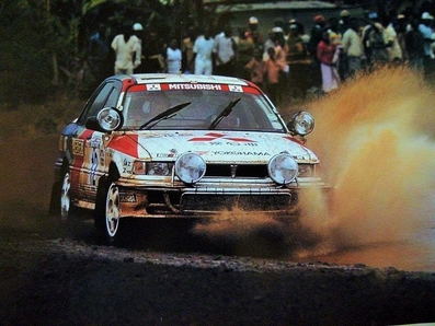 Kenjiro Shinozuka - John Meadows
39º Martini Safari Rally Kenya 1991. Mitsubishi Galant VR-4 (KNY79SO710). Clasificado 8º.
Mitsubishi Oil Ralliart

Del 27 de Marzo al 1 de Abril, Nairobi, Kenya, África.
Superficie: tierra.

El Rally tenia un total de 4520.76 km con 79 controles horarios.

Tomaron la salida 57 equipos, finalizaron 27.@
Palabras clave: Mitsubishi;Galant;Safari;1991