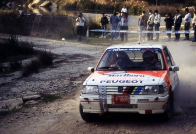 Joaquim Casasayas - Manuel Dalmases
27º Rallye España - Catalunya Costa Brava 1991. Peugeot 309 GTI. clasificado 9º.

Del 10 al 13 de Noviembre, Lloret de Mar, Girona, Catalunya, España.
Superficie: asfalto - tierra.

El Rally tenia un total de 1606.98 km de los que 594.01 km divididos en 35 tramos eran especiales, (2 de ellas fueron canceladas SS4 Sant Hilari - Osor de 13.57 Km y SS29 Riera de Merles de 14.36 Km).

Tomaron la salida 76 equipos, finalizaron 33.@
Palabras clave: Peugeot;Catalunya;GTI;1991