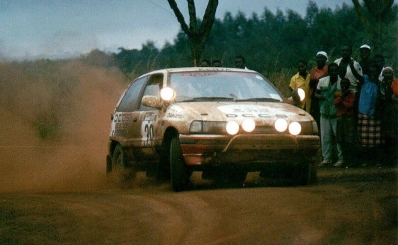 Ashok Pattni - Raffiq Cassam
39º Martini Safari Rally Kenya 1991. Daihatsu Charade GTi. Clasificado 11º.

Del 27 de Marzo al 1 de Abril, Nairobi, Kenya, África.
Superficie: tierra.

El Rally tenia un total de 4520.76 km con 79 controles horarios.

Tomaron la salida 57 equipos, finalizaron 27.@
Palabras clave: Daihatsu;Charade;Safari;1991