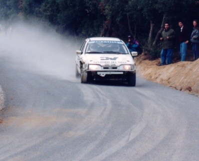 Carlos Menem Jr. - Victor H. Zucchini
27º Rallye España - Catalunya Costa Brava 1991. Ford Sierra Cosworth 4x4 (G95 CHK). clasificado 11º.

Del 10 al 13 de Noviembre, Lloret de Mar, Girona, Catalunya, España.
Superficie: asfalto - tierra.

El Rally tenia un total de 1606.98 km de los que 594.01 km divididos en 35 tramos eran especiales, (2 de ellas fueron canceladas SS4 Sant Hilari - Osor de 13.57 Km y SS29 Riera de Merles de 14.36 Km).

Tomaron la salida 76 equipos, finalizaron 33.@
Palabras clave: Menem;Ford;Sierra;Cosworth;Catalunya;Costa_Brava;1991