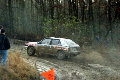 Didier Auriol - Bernard Occelli
47º Lombard RAC Rally 1991. Lancia Delta Integrale 16V (TO 76854R). Clasificado 12º.

Del 24 al 28 de Noviembre, Harrogate, Yorkshire, Inglaterra.
Superficie: tierra.

El Rally tenia un total de 2355.31 Km de los que 565,51 Km divididos en 37 tramos eran especiales.

Se inscribieron 160 equipos, tomaron la salida 151, finalizaron 82.@
Palabras clave: Didier_Auriol;Lancia;Delta;Integrale;RAC_Rally;Lombard;Gran_Bretaña;1991;Inglaterra