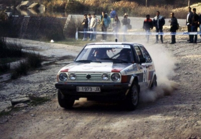 Carina Boronat - Silvia Figuerola
27º Rallye España - Catalunya Costa Brava 1991. Volkswagen Golf II GTi 16V (B-1973-JX). Clasificado 13º.

Del 10 al 13 de Noviembre, Lloret de Mar, Girona, Catalunya, España.
Superficie: asfalto - tierra.

El Rally tenia un total de 1606.98 km de los que 594.01 km divididos en 35 tramos eran especiales, (2 de ellas fueron canceladas SS4 Sant Hilari - Osor de 13.57 Km y SS29 Riera de Merles de 14.36 Km).

Tomaron la salida 76 equipos, finalizaron 33.@
Palabras clave: Volkswagen;Golf;GTI;Catalunya;Costa_Brava;1991;Womens;Mujeres