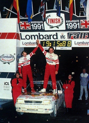 Dave Metcalfe - Ian Grindrod
47º Lombard RAC Rally 1991. Vauxhall Nova (G970 YKX). Clasificado 14º.

Del 24 al 28 de Noviembre, Harrogate, Yorkshire, Inglaterra.
Superficie: tierra.

El Rally tenia un total de 2355.31 Km de los que 565,51 Km divididos en 37 tramos eran especiales.

Se inscribieron 160 equipos, tomaron la salida 151, finalizaron 82.@
Palabras clave: Vauxhall;Nova;Opel;Corsa;Gran_Bretaña;RAC_Rally;Lombard;1991;Parque_Cerrado
