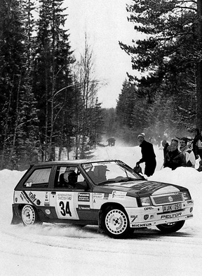 Gert Blomqvist - Lena Lindberg
40º Internacional Suecia Rally 1991. Opel Corsa GSi. Clasificado 21º.
El Rally tenia un total de 1,475.10 km de los que 519.90 km divididos en 29 tramos, eran especiales.
Se inscribieron 108 equipos, tomaron la salida 108, finalizaron 74.@
Palabras clave: Opel;Corsa;Suecia;1991;Nieve