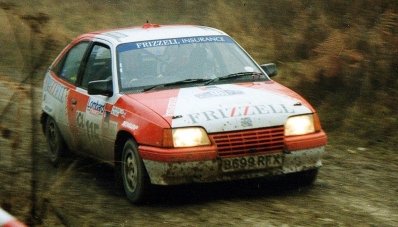 Graeme Presswell - Phil Cottam
47º Lombard RAC Rally 1991. Vauxhall Astra (B699 RFX). Clasificado 46º.

Del 24 al 28 de Noviembre, Harrogate, Yorkshire, Inglaterra.
Superficie: tierra.

El Rally tenia un total de 2355.31 Km de los que 565,51 Km divididos en 37 tramos eran especiales.

Se inscribieron 160 equipos, tomaron la salida 151, finalizaron 82.@
Palabras clave: Vauxhall;Astra;Opel;Kadett;Gran_Bretaña;RAC_Rally;Lombard;1991